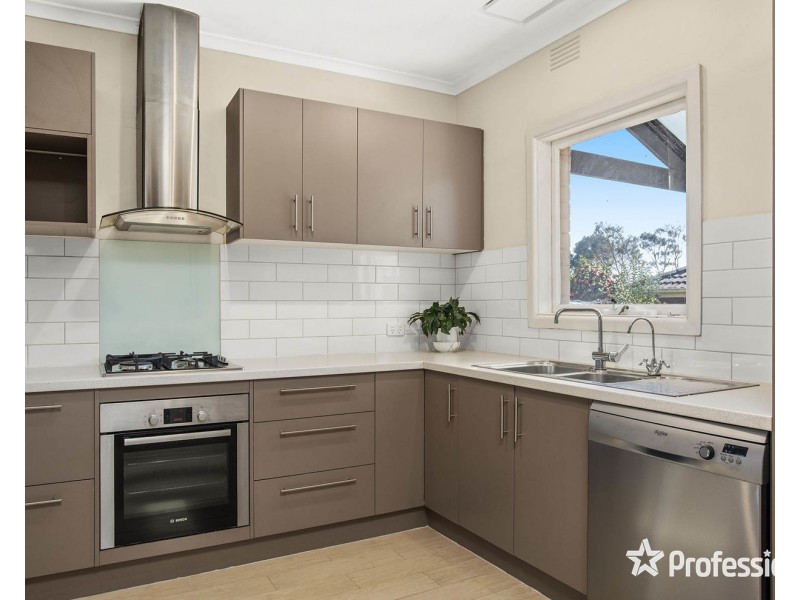 43 Dryden Concourse, Mooroolbark VIC 3138