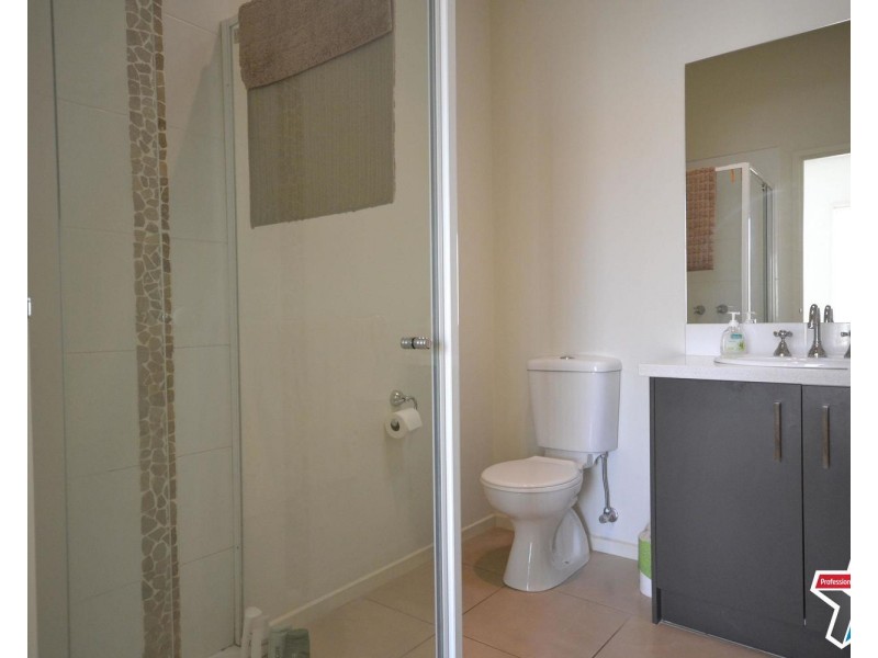 8/27 Canterbury Road, Montrose VIC 3765