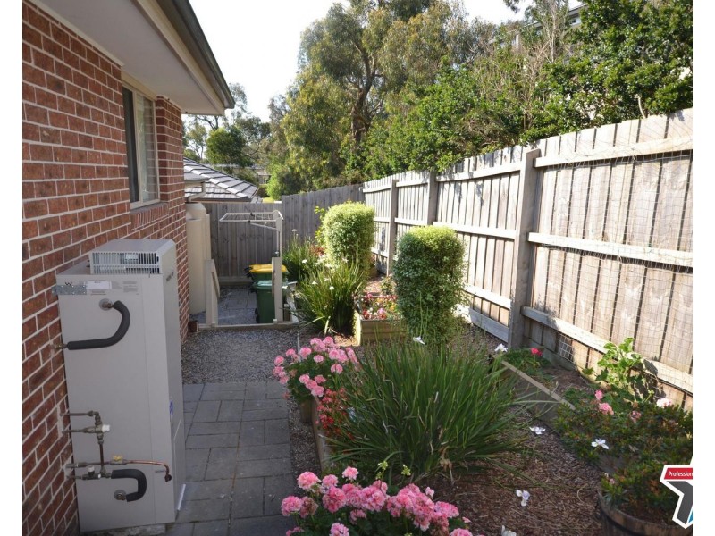 8/27 Canterbury Road, Montrose VIC 3765