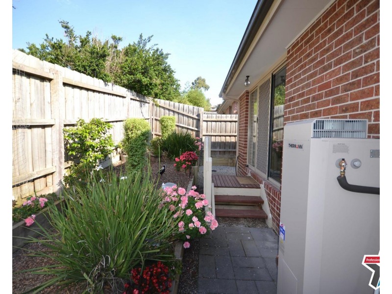 8/27 Canterbury Road, Montrose VIC 3765