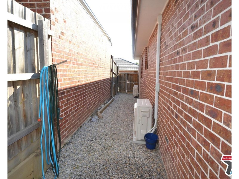 8/27 Canterbury Road, Montrose VIC 3765