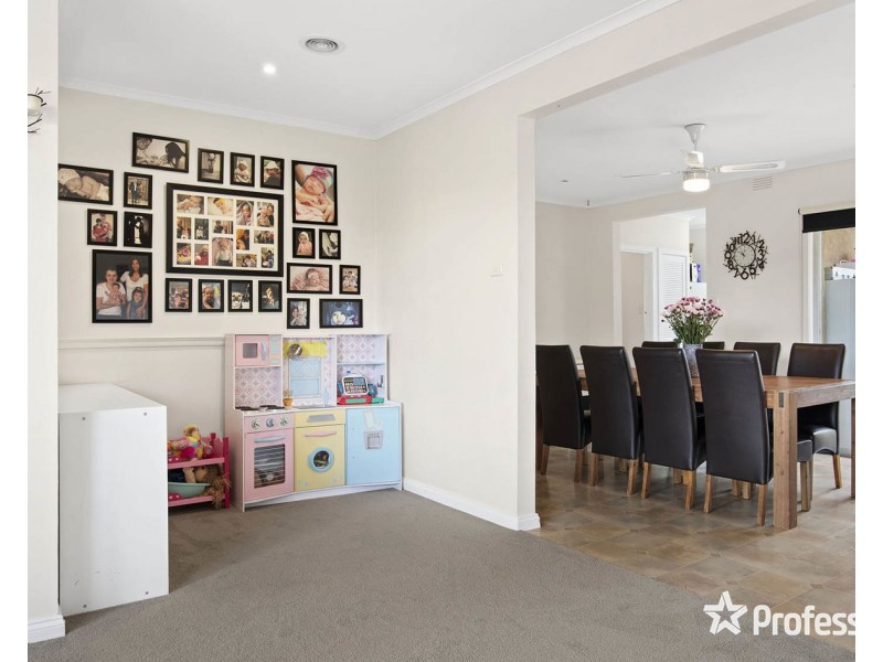 50 Cardigan Road, Mooroolbark VIC 3138