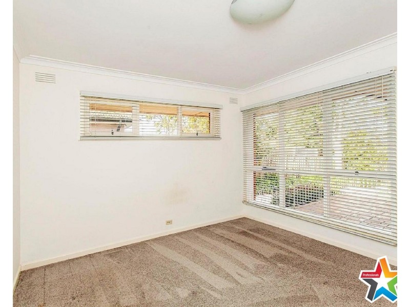 16 Sevenoaks Avenue, Croydon VIC 3136