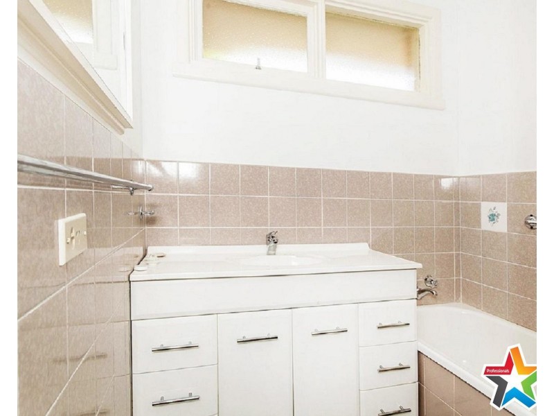 16 Sevenoaks Avenue, Croydon VIC 3136