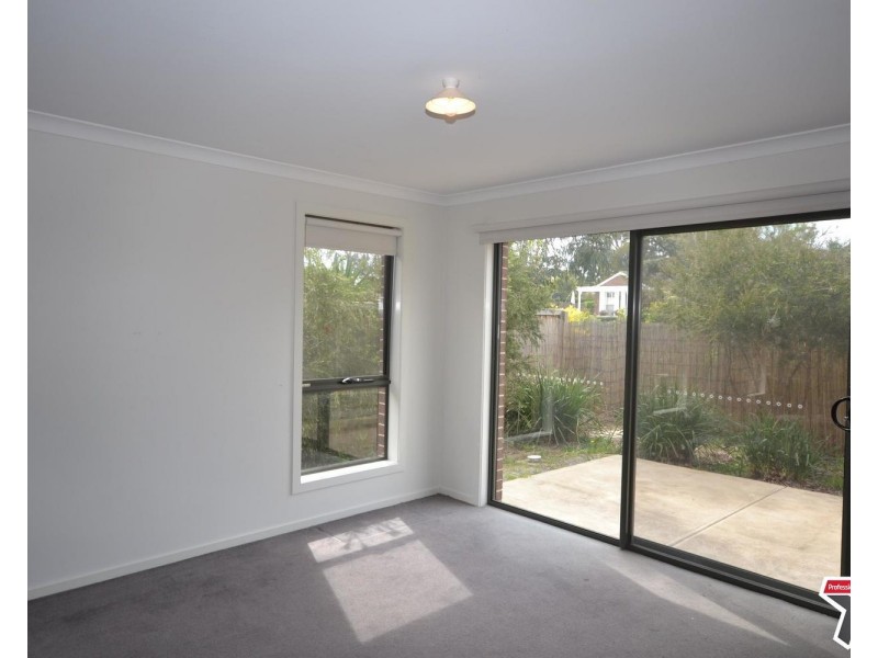 25 Spriggs Drive, Croydon VIC 3136