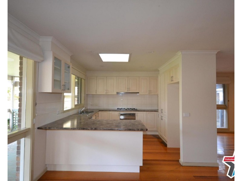 7 Landstrom Quadrant, Kilsyth VIC 3137