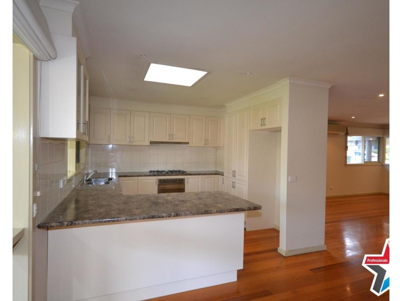 7 Landstrom Quadrant, Kilsyth VIC 3137
