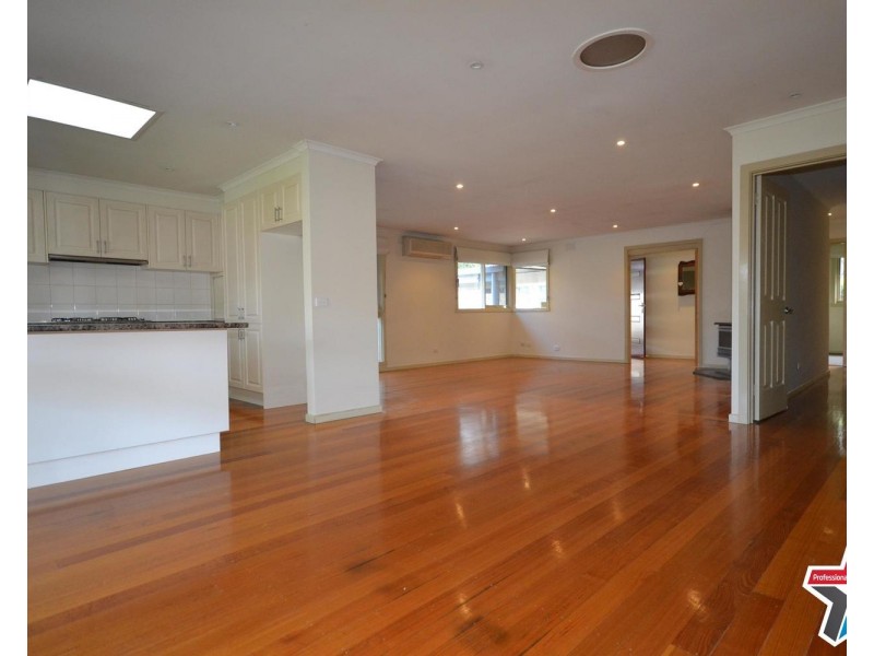 7 Landstrom Quadrant, Kilsyth VIC 3137