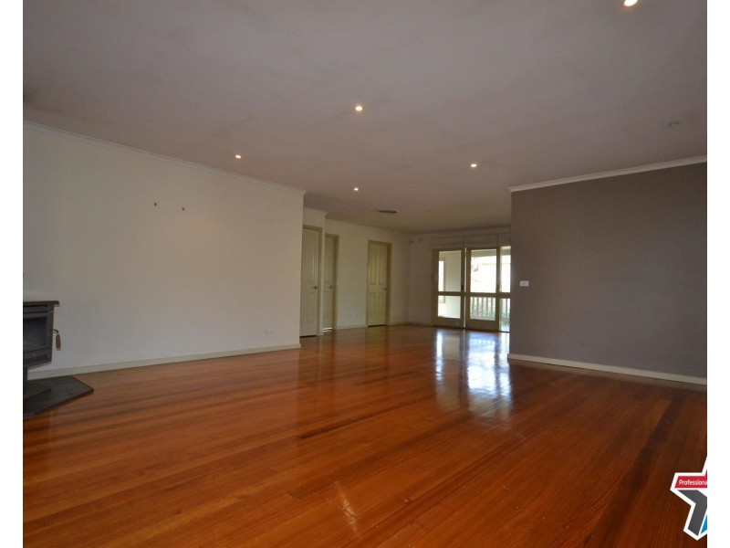 7 Landstrom Quadrant, Kilsyth VIC 3137