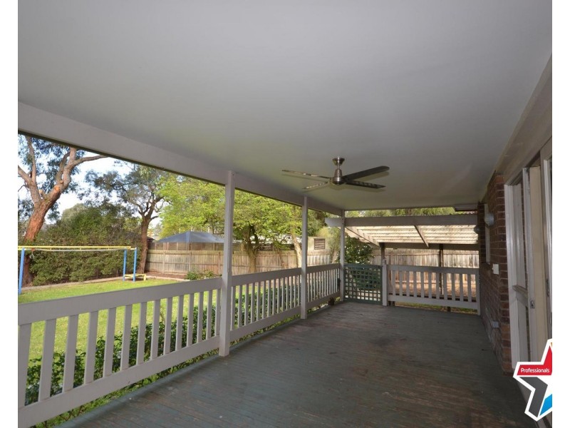 7 Landstrom Quadrant, Kilsyth VIC 3137