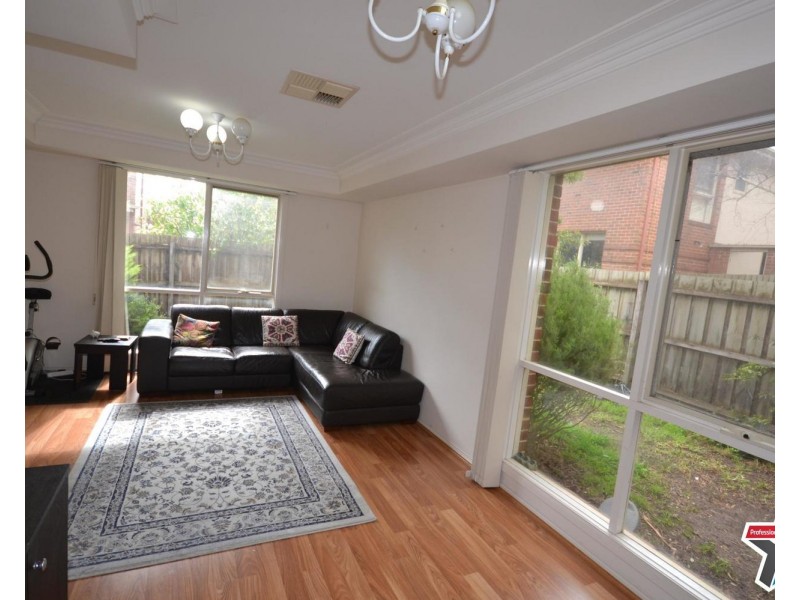 8/2-4 Station Street, Mooroolbark VIC 3138