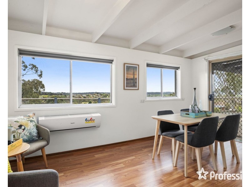 27 Edward Road, Chirnside Park VIC 3116