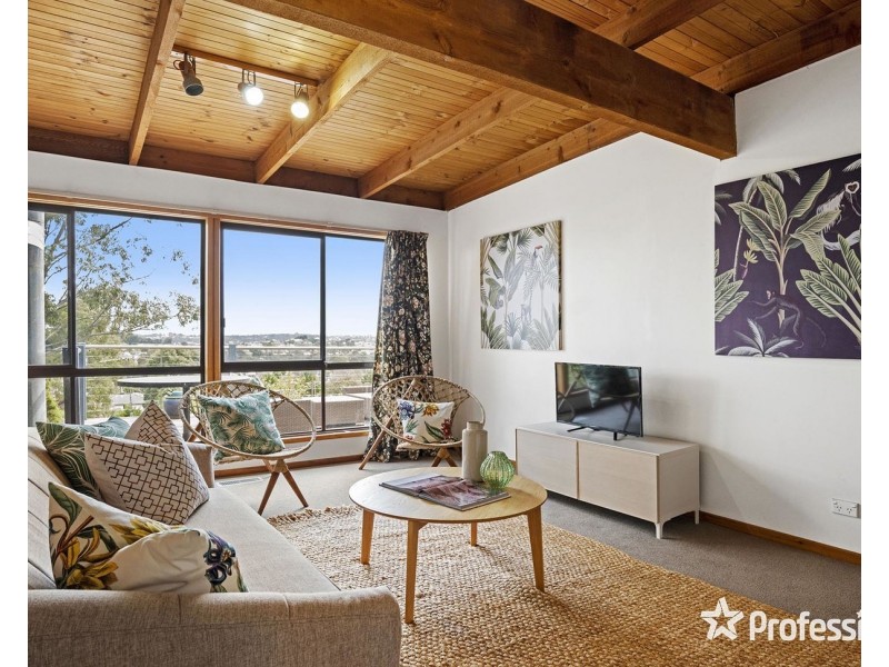 27 Edward Road, Chirnside Park VIC 3116