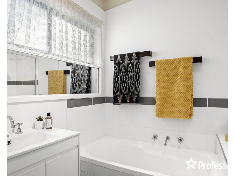 27 Edward Road, Chirnside Park VIC 3116