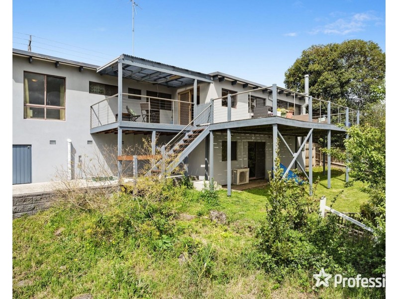 27 Edward Road, Chirnside Park VIC 3116