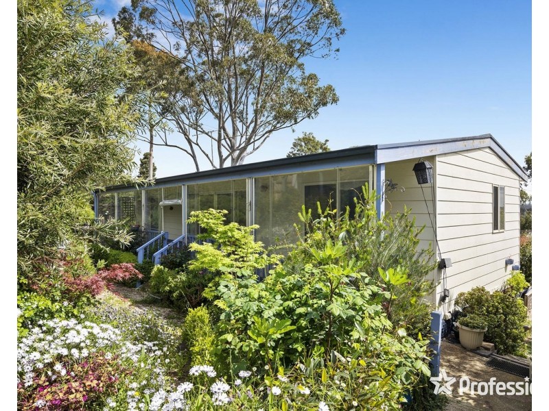 27 Edward Road, Chirnside Park VIC 3116