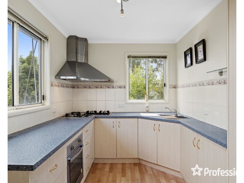 27 Edward Road, Chirnside Park VIC 3116