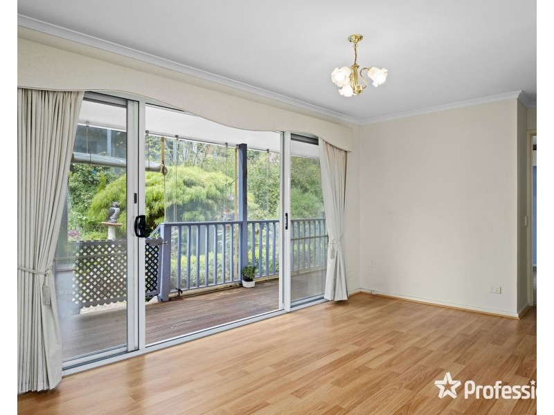 27 Edward Road, Chirnside Park VIC 3116