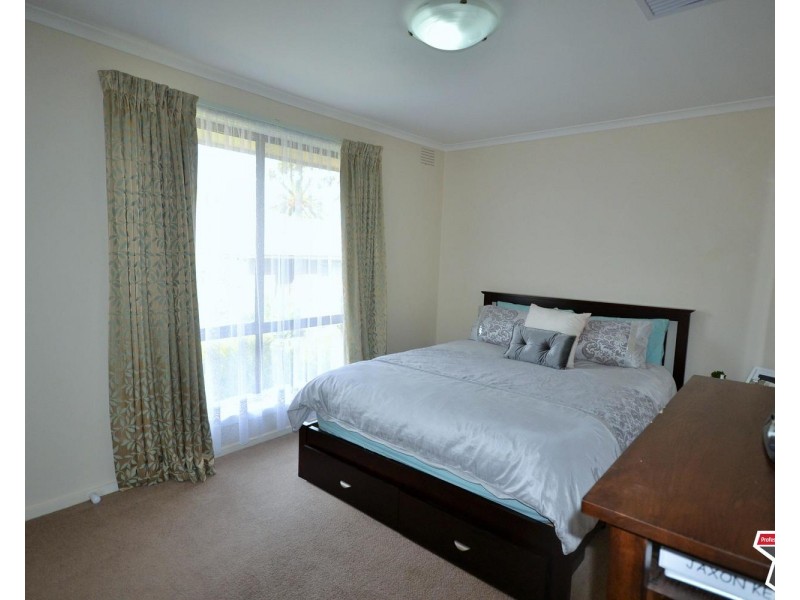 4/4 Starcross Avenue, Croydon VIC 3136