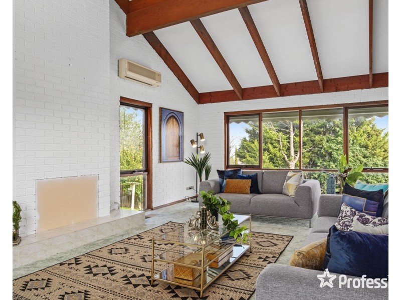 9 Highleigh Court, Mooroolbark VIC 3138