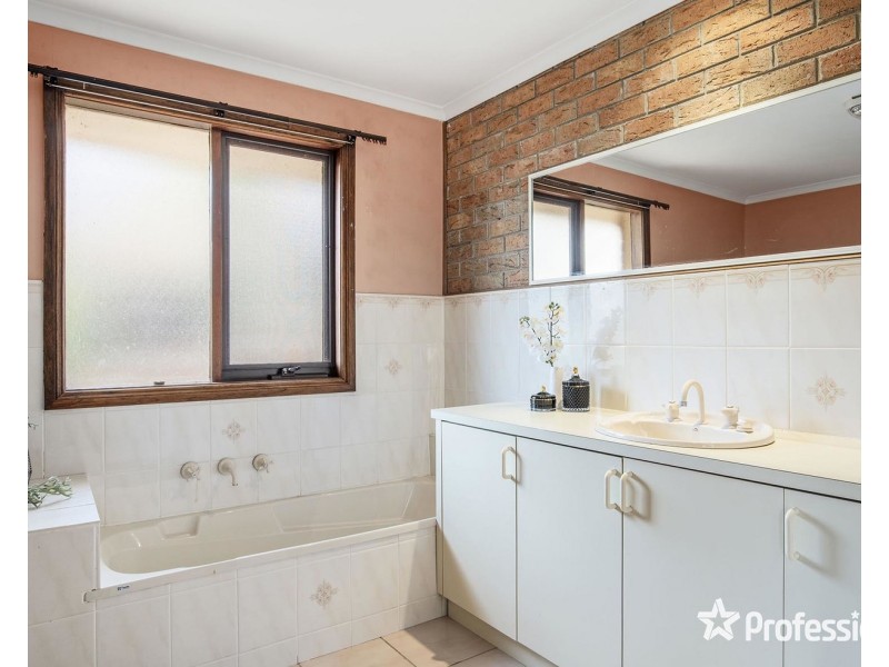 9 Highleigh Court, Mooroolbark VIC 3138