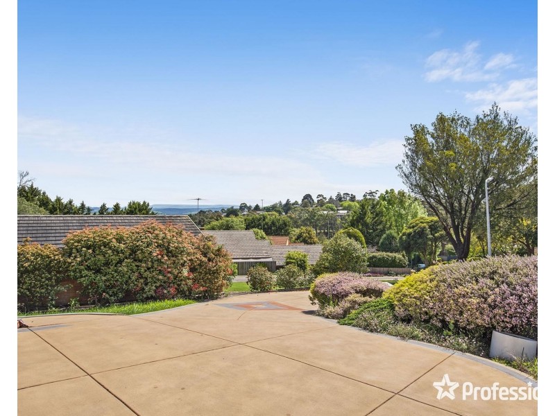 9 Highleigh Court, Mooroolbark VIC 3138