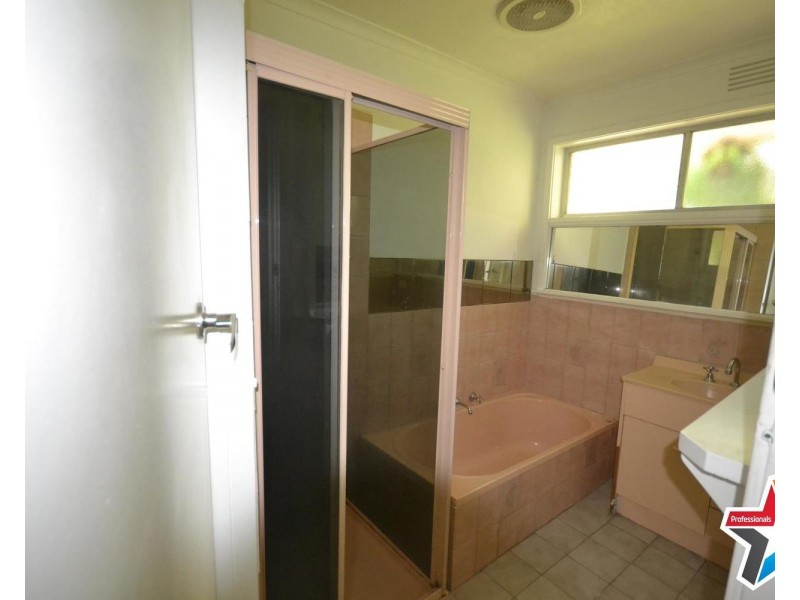 14 Croydondale Road, Mooroolbark VIC 3138