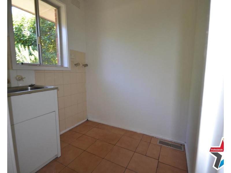 14 Croydondale Road, Mooroolbark VIC 3138