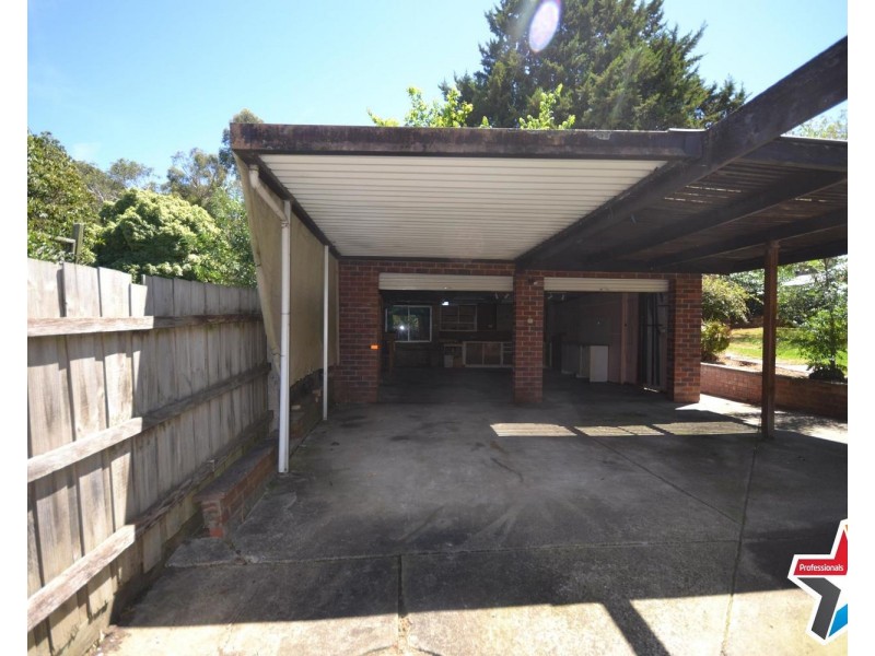 14 Croydondale Road, Mooroolbark VIC 3138