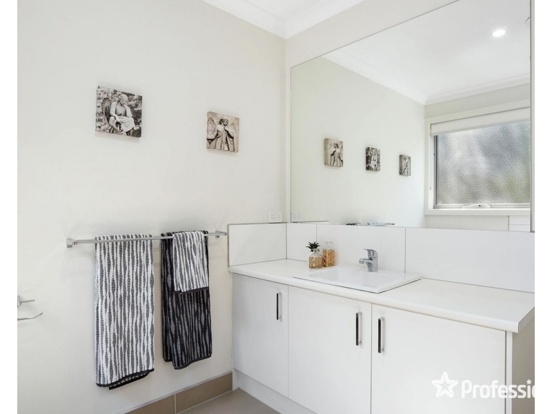 2/123 Lincoln Road, Croydon VIC 3136