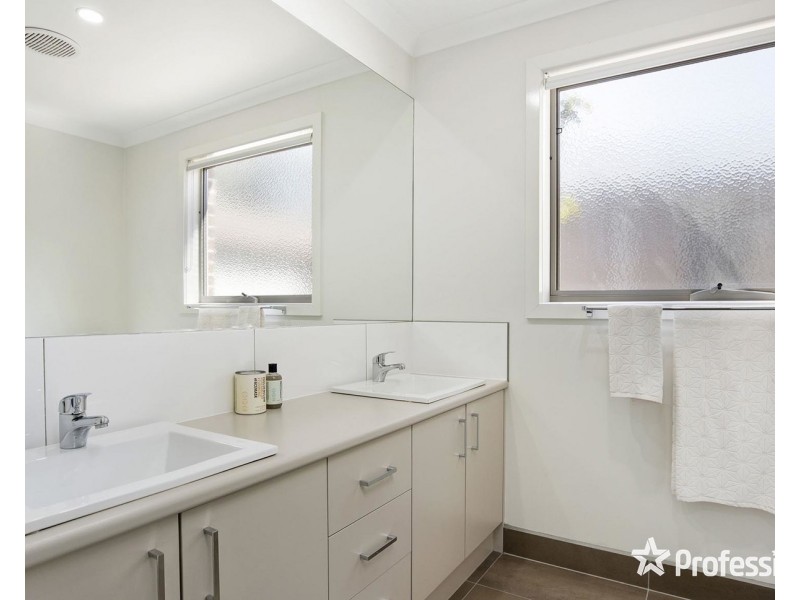 2/123 Lincoln Road, Croydon VIC 3136