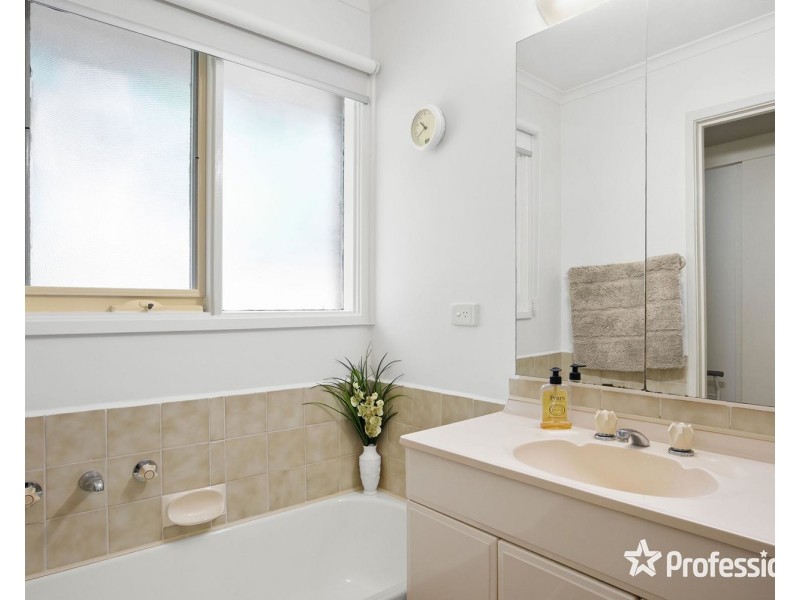 54 Barclay Avenue, Croydon VIC 3136