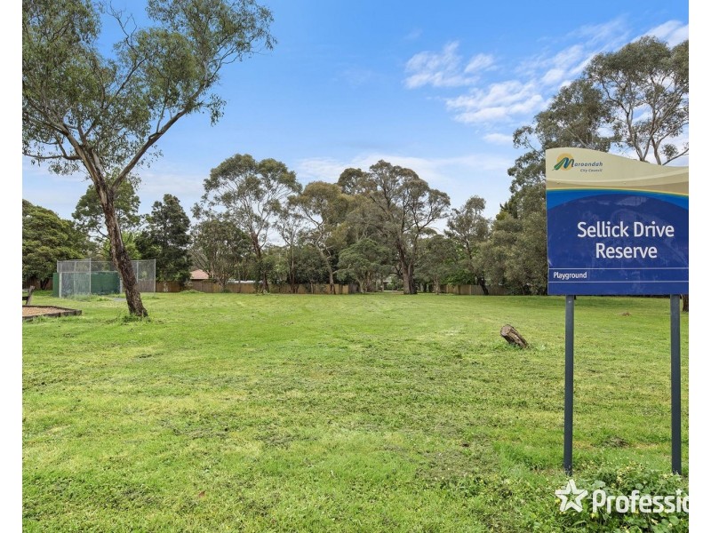 54 Barclay Avenue, Croydon VIC 3136