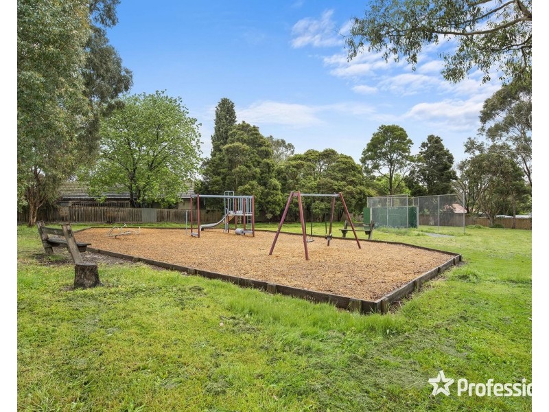 54 Barclay Avenue, Croydon VIC 3136