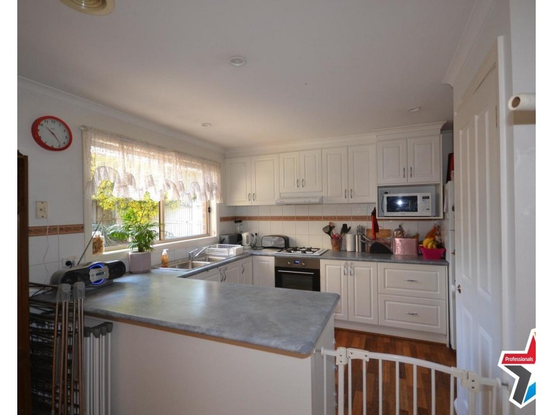 1/3 Holmes Court, Bayswater VIC 3153