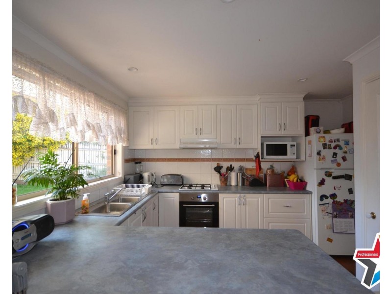 1/3 Holmes Court, Bayswater VIC 3153