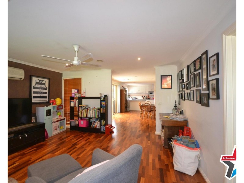 1/3 Holmes Court, Bayswater VIC 3153