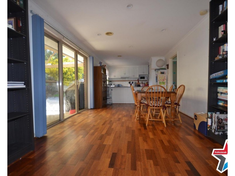 1/3 Holmes Court, Bayswater VIC 3153