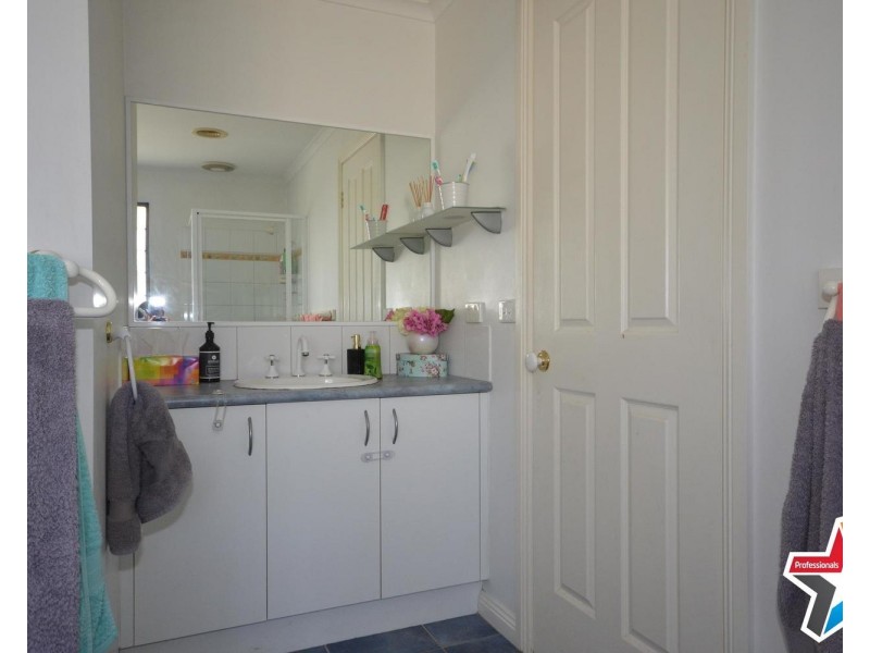 1/3 Holmes Court, Bayswater VIC 3153