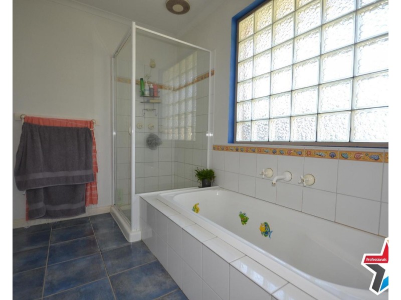 1/3 Holmes Court, Bayswater VIC 3153