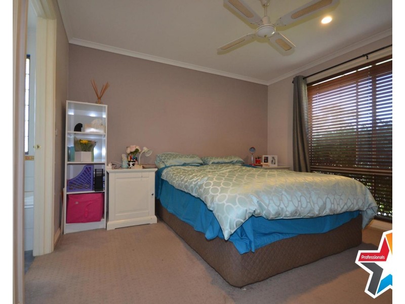 1/3 Holmes Court, Bayswater VIC 3153