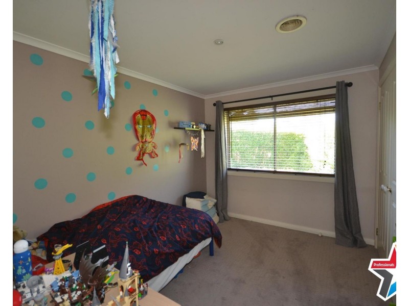 1/3 Holmes Court, Bayswater VIC 3153