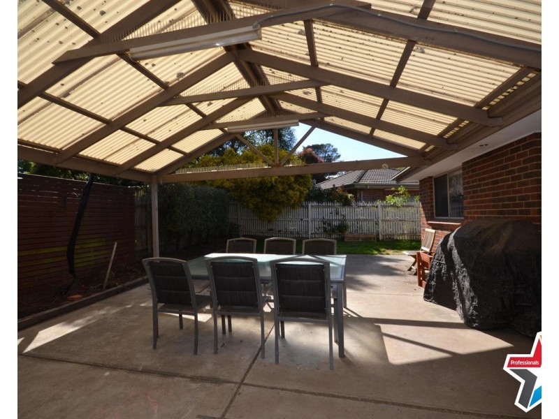 1/3 Holmes Court, Bayswater VIC 3153