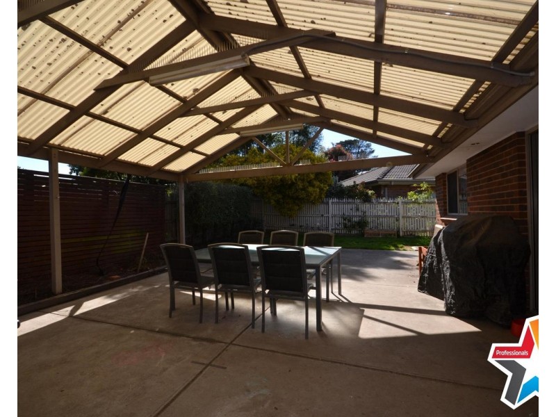 1/3 Holmes Court, Bayswater VIC 3153