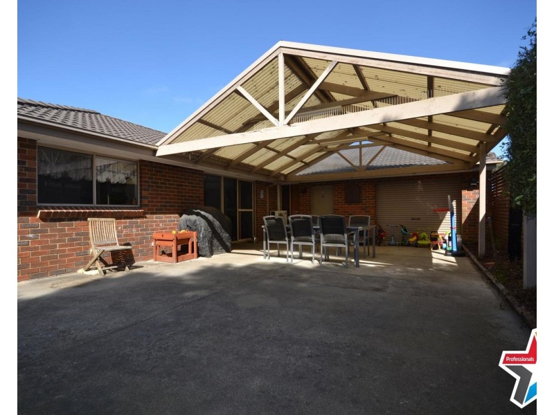 1/3 Holmes Court, Bayswater VIC 3153