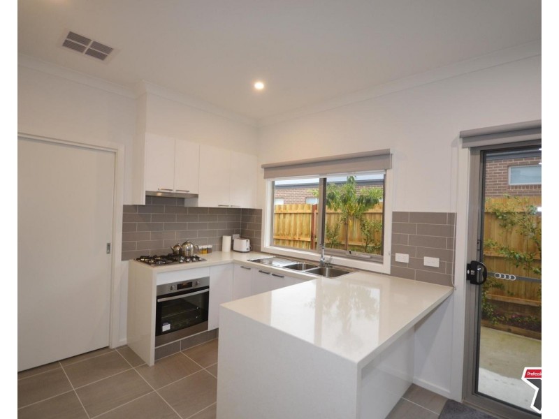 2/28 Monomeith Street, Mooroolbark VIC 3138