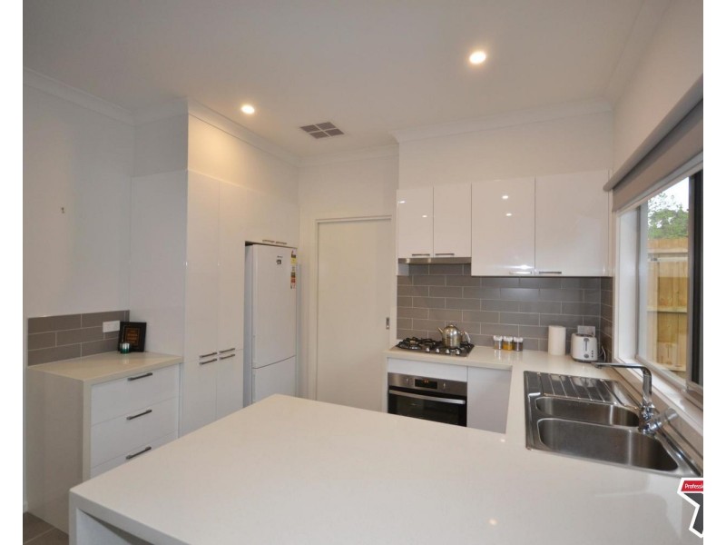 2/28 Monomeith Street, Mooroolbark VIC 3138