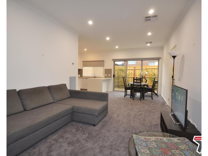 2/28 Monomeith Street, Mooroolbark VIC 3138