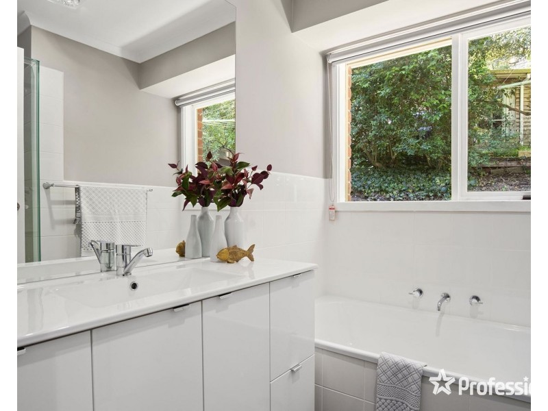 979 Mount Dandenong Tourist Road, Montrose VIC 3765