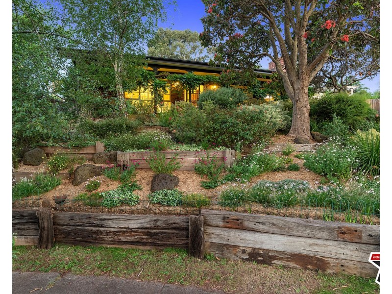 5 Gill Place, Mooroolbark VIC 3138